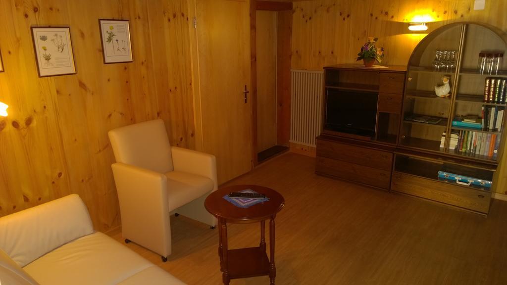 Hotel-Restaurant Drei Tannen Bellwald Quarto foto